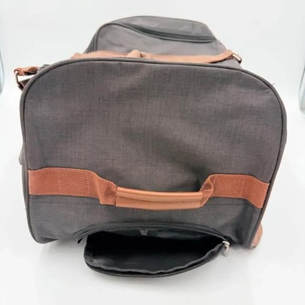 Rolling duffel bag